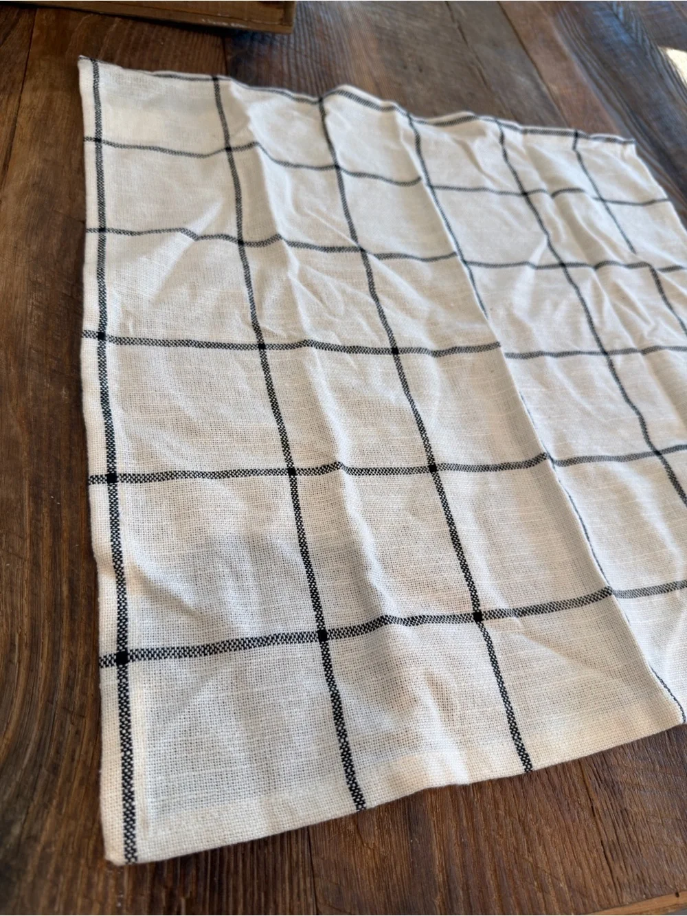 Fabric table linens napkin set of 4 large plaid design like new